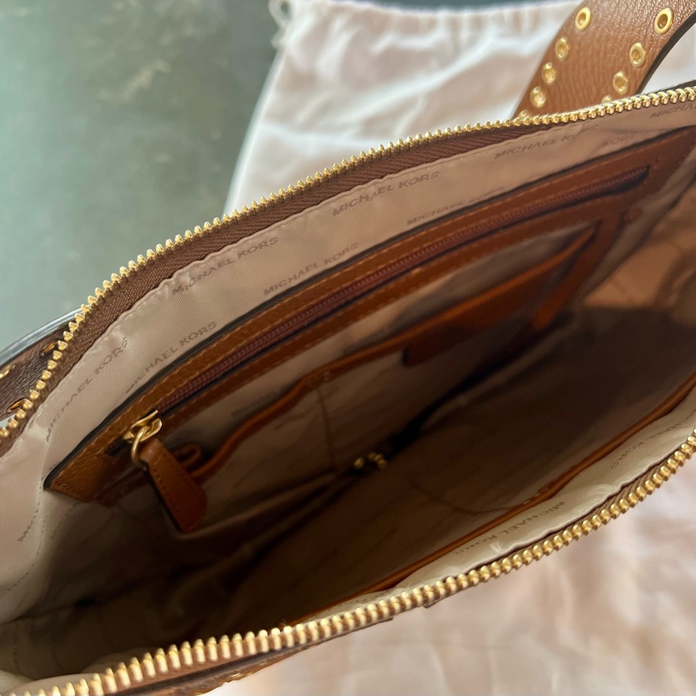 Michael Kors Brooklyn grommet medium hobo leather bag in dark caramel - Picture 4 of 5